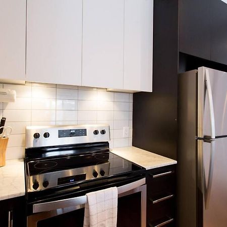 Sleek Condo In The Heart Of Little Italy By Den Stays Montréal Eksteriør billede