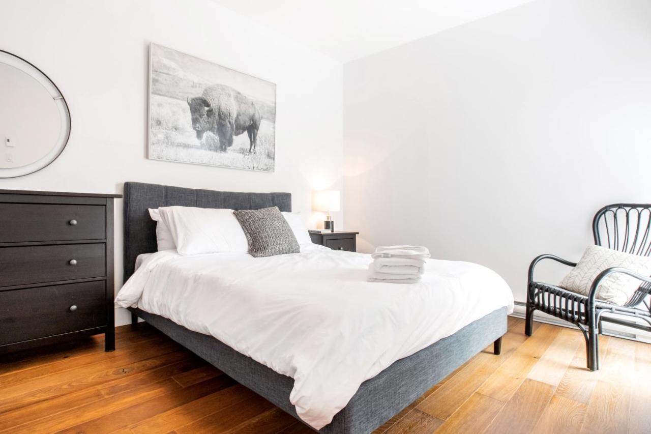 Sleek Condo In The Heart Of Little Italy By Den Stays Montréal Værelse billede