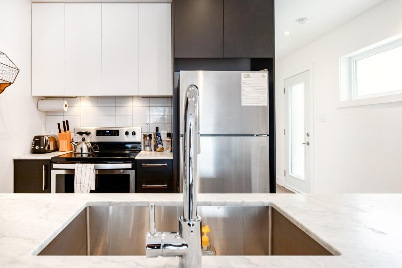 Sleek Condo In The Heart Of Little Italy By Den Stays Montréal Værelse billede