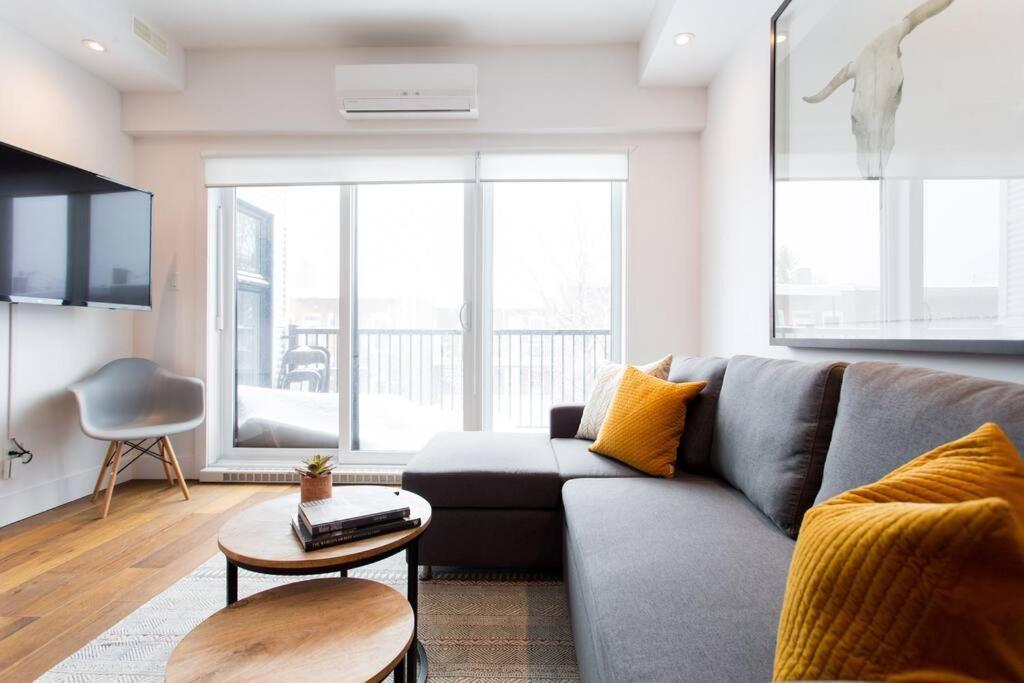 Sleek Condo In The Heart Of Little Italy By Den Stays Montréal Eksteriør billede