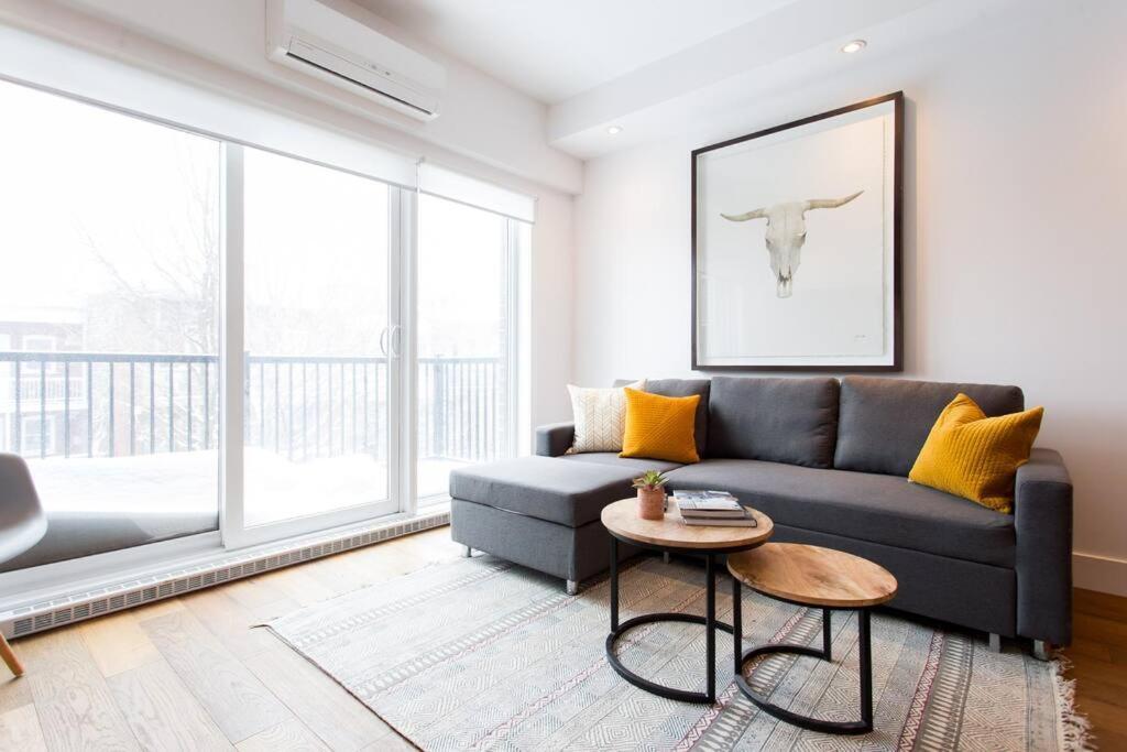 Sleek Condo In The Heart Of Little Italy By Den Stays Montréal Eksteriør billede
