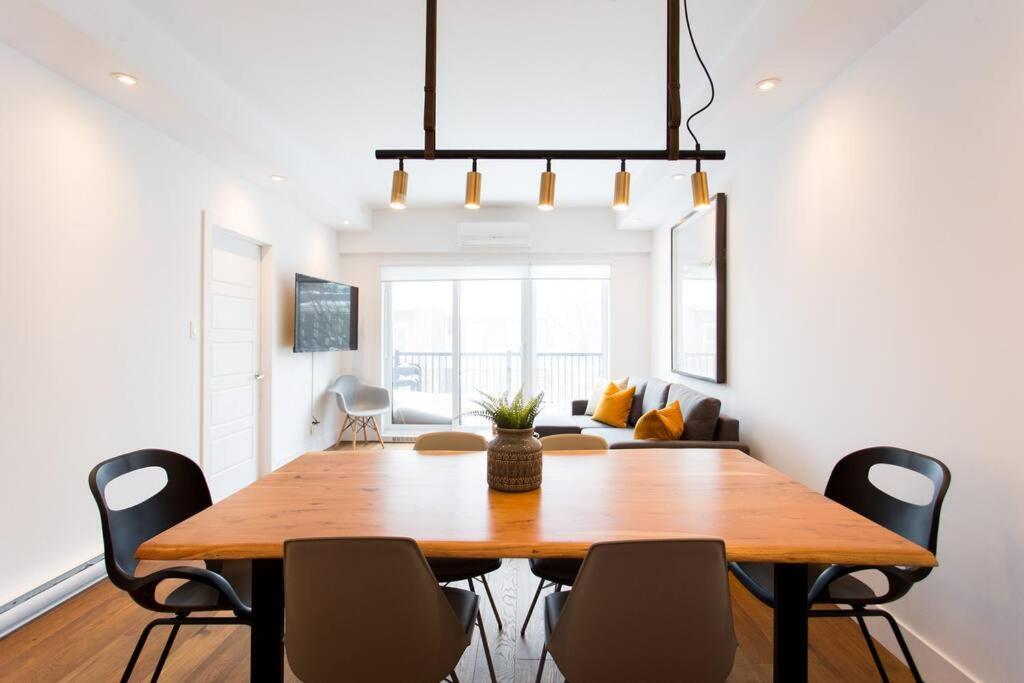 Sleek Condo In The Heart Of Little Italy By Den Stays Montréal Eksteriør billede